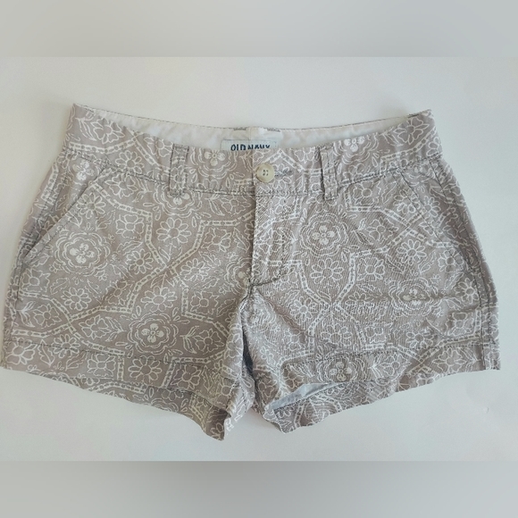 Ladies 0 Old Navy Khaki Tan & WHite Floral Print 4 Pocket Chino Shorts 3" Inseam - Picture 1 of 6